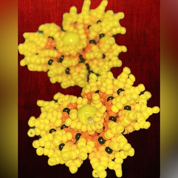 3D Hand-Beaded Spanish Marigold Glass Earrings – Artistic Beauty in Full Bloom - Picture 5 of 7